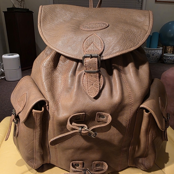 LARGE Leather Backpack, EXCEL COND.  Great Travel Bag! - Picture 4 of 9